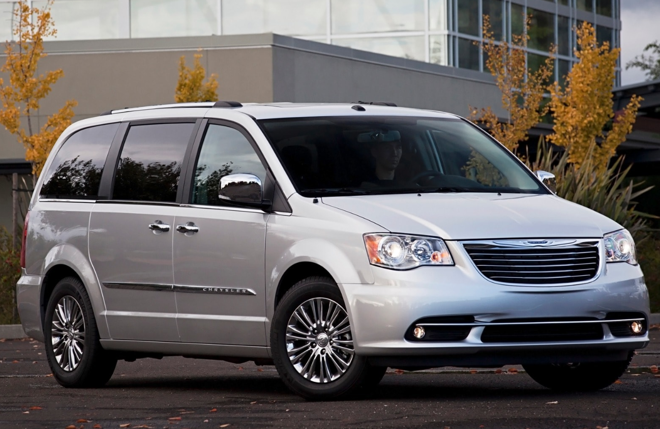 2025 Chrysler Town And Country Minivan Exterior 2